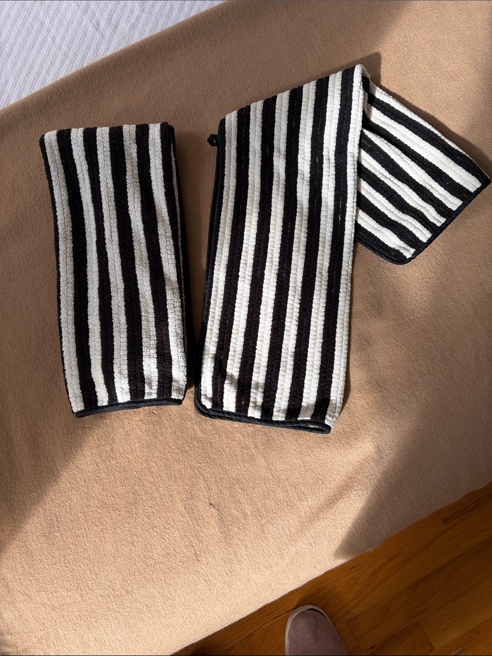 Black & White Stripe Hand Towels - Set of 2